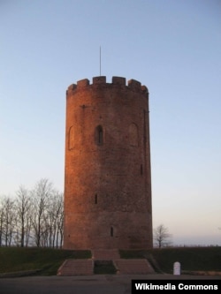 Волинська оборонна вежа другої половини XIII століття у містечку Кам’янець, 40 км на північ від Бреста (Білорусь)