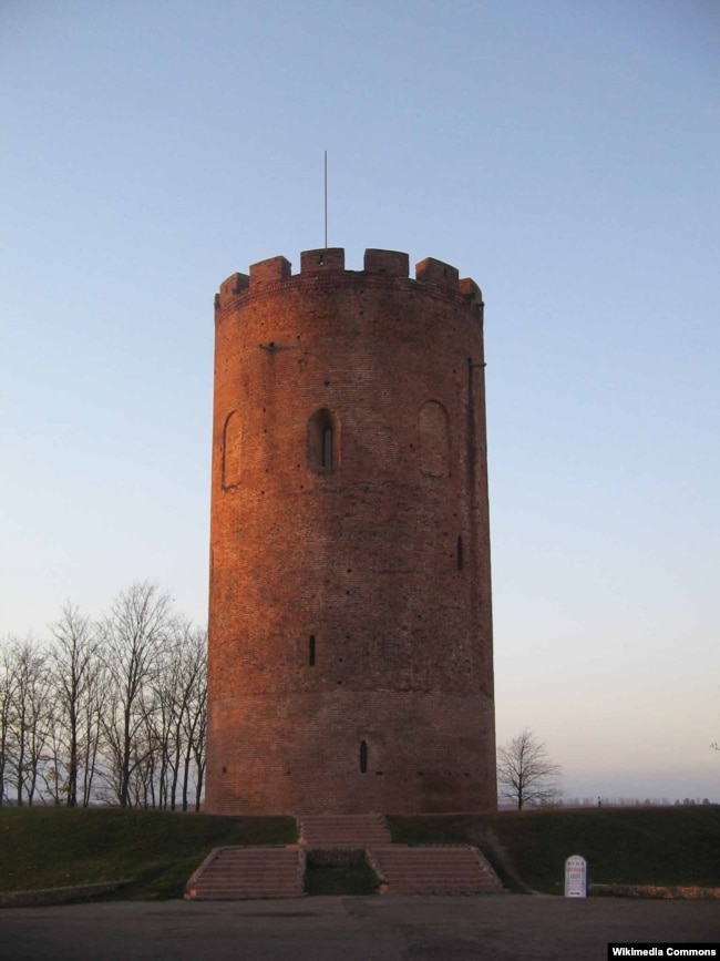 Волинська оборонна вежа другої половини XIII століття у містечку Кам’янець, 40 км на північ від Бреста (Білорусь)