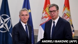Sekretari i Përgjithshëm i NATO-s, Jens Stoltenberg, gjatë takimit me presidentin serb, Aleksandar Vuçiq, në Beograd, 21 nëntor 2023.