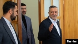 صولت مرتضوی وزیر تعاون، کار و رفاه اجتماعی در دولت ابراهیم رئیسی، نفر اول از سمت راست