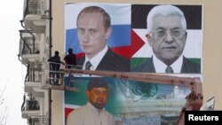 Грозный украшают к визиту президента Палестины Махмуда Аббаса в 2008 году