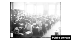 Кандидатки на замещение вакансий в госучреждениях сдают экзамен по стенографии. США, 1909