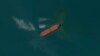 تصویر ماهواره‌ای منتشر شده از نفتکش ادونتیج سوییت که در سواحل جنوب بندرعباس پهلو گرفته است