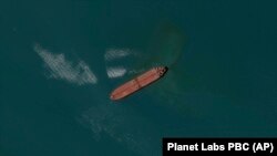 تصویر ماهواره‌ای منتشر شده از نفتکش ادونتیج سوییت که در سواحل جنوب بندرعباس پهلو گرفته است