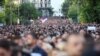 Foto nga protesta në Beograd, pas dy rasteve të vrasjeve masive në Serbi, 8 maj 2023.