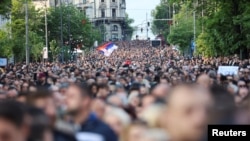 Foto nga protesta në Beograd, pas dy rasteve të vrasjeve masive në Serbi, 8 maj 2023.