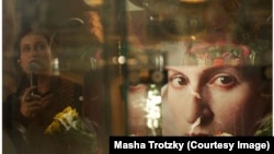 Маша Троцки, коллаж