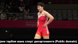 Айпери Медет кызы Ханчжоудагы Азия оюндарында. 2022-жылдын октябры. 