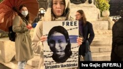 Demonstranti u Beogradu na protestu podrške ruskoj antiratnoj aktivistkinji Saši Skočilenko, 17. novembar 2023. 