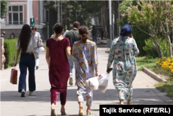 Women wearing traditional Tajik clothes in Dushanbe