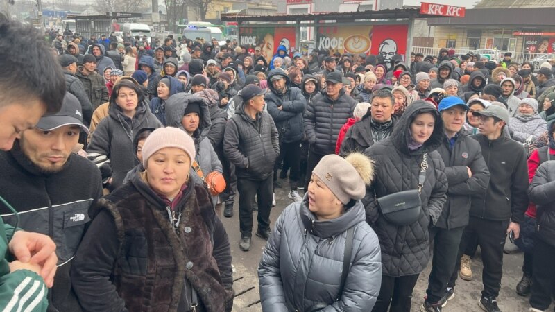 В Кыргызстане торговцы рынков вышли на митинги против введения контрольно-кассовых машин