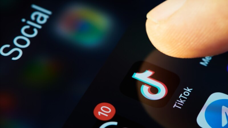 Në Francë propozohet ndalimi i rrjeteve sociale për fëmijët nën 15-vjeçarë