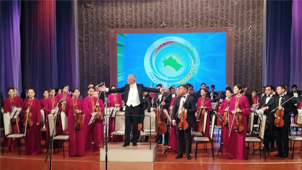 Туркмено-австрийский симфонический оркестр \"Галкыныш\" дал концерт в ...