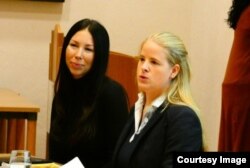 Alica și Sandra Norak, cele două supraviețuitoare care au avut curajul să vorbească despre coșmarul prin care au trecut în industria sexului din Germania.
