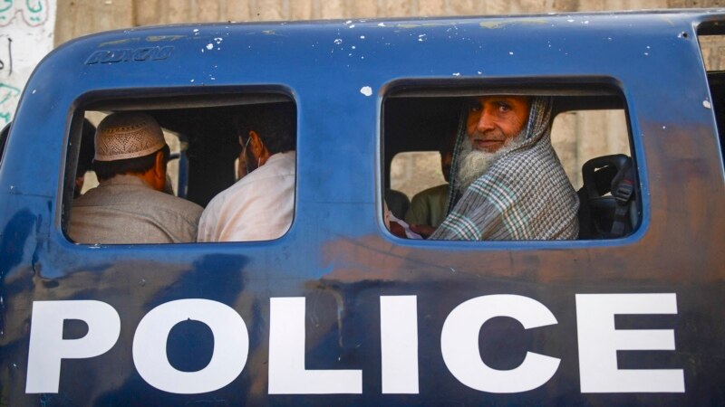 پولیس پاکستان هفده مهاجر ازبک تبار افغانستان را بازداشت و زندانی کرده است 