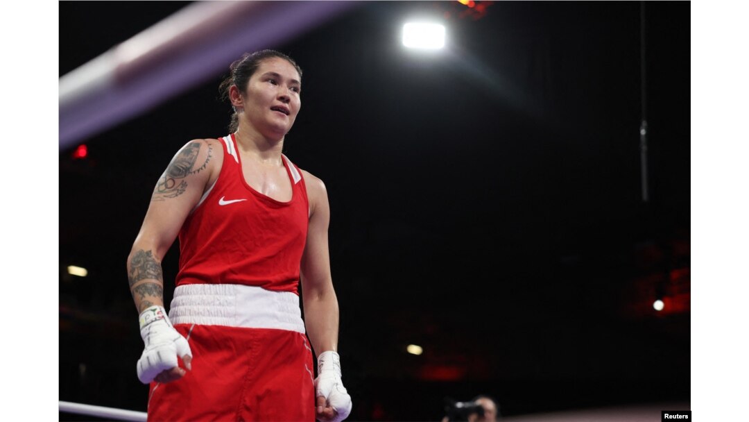 Шаштары кіндікке дейін жеткен письки Порно видео көру үшін келді