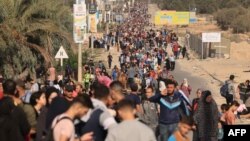 تصویری از صدها هزار فلسطینی که ناچار به ترک شمال غزه شدند و اکنون پیرو هشدارهای اسرائیل باید مناطق جنوبی را نیز تخلیه کنند