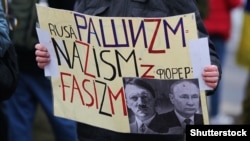 Moldovada anti-Rusiya aksiyasının plakatı 