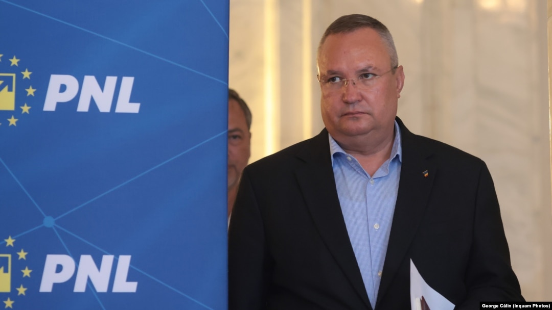Preşedintele PNL, Nicolae Ciucă, şi-a prezentat cartea „În slujba ţării”, la Cetate, alături de Mircea Dinescu, în emisiunea „Poezie şi Delicateţuri”.