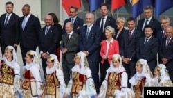 Lideri EU i zemalja Zapadnog Balkana na zajedničkoj fotografiji na Berlinskom procesu u Tirani, 16. oktobra 2023.