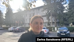 Тамара Меаракишвили у здания прокуратуры, 2023 год