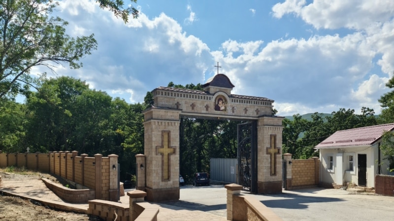 Топловский женский монастырь – центр религиозного туризма Крыма (фотогалерея)