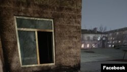 Бишкектеги өрт чыккан имарат жана анын жанындагы жатакана. Сүрөт ӨКМге таандык. 7-декабрь, 2023-жыл 