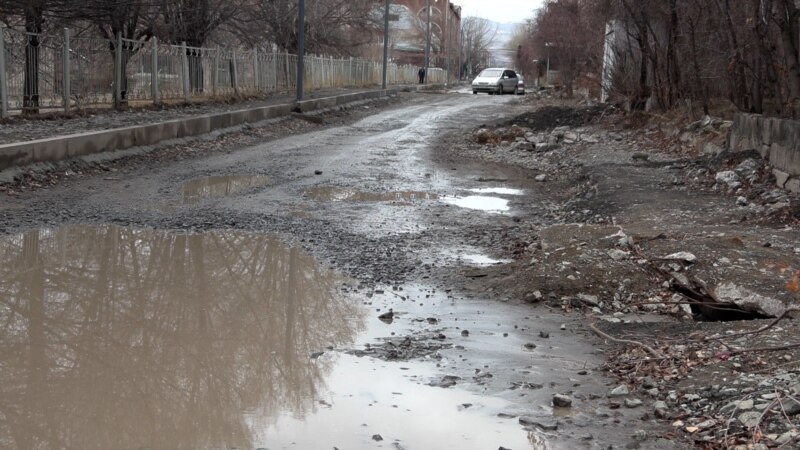 Գյումրիի Անի թաղամասում փողոցների վերանորոգման անավարտ ծրագիրը մարդկանց մոտ դժգոհություններ է առաջացրել