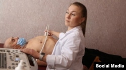 Лікарка з Сахалінської області Росії працює у лікарні Шахтарська на тимчасово окупованій території в Донецькій області