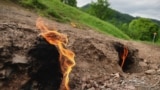 Огнови од диви гасови во Турка, село во романскиот ридски округ Бузау.<br />
&nbsp;
