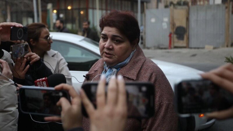 В Азербайджане продолжаются задержания журналистов и активистов