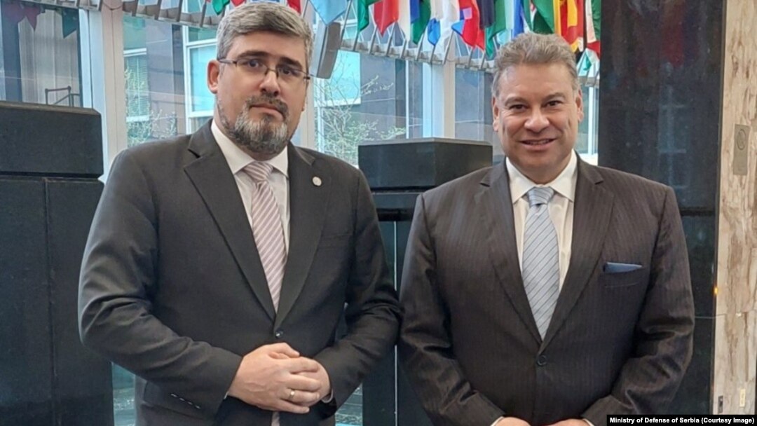 Državni sekretar u Ministarstvu odbrane Srbije Nemanja Starović i zamenik pomoćnika državnog sekretara u Stejt departmentu i specijalni izaslanik za Balkan Gabrijel Eskobar