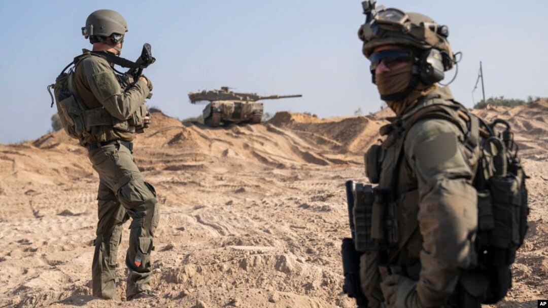 Armata israeliană a anunţat că alţi patru soldaţi au fost ucişi în lupta în Fâşia Gaza. Numărul morţilor de când Israelul şi-a început ofensiva terestră împotriva Hamas a ajuns la 23.