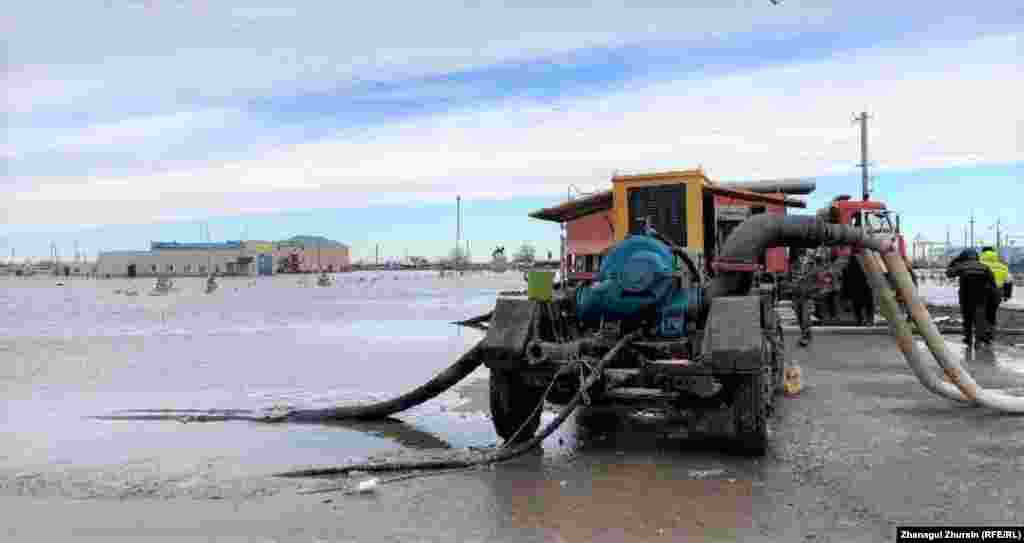 МЧС в феврале предупредило, что при неблагоприятном развитии паводковой ситуации в Казахстане в зоне подтопления могут оказаться 255 населённых пунктов, где проживают свыше 700 тысяч человек