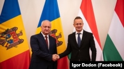 Péter Szijjártó este un pragmatic și în relația cu Chișinăul, întâlnindu-se și cu liderii opoziției politice - de pildă cu Igor Dodon, la Budapesta, în octombrie 2023.