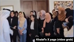 دیدار خلف الجنتور با دختران دانش آموز افغان در دوبی ( تصویر بر گرفته شده از نوار ویدیویی صفحه ایکس الجنتور) 