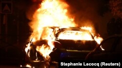 За попередніми даними, під час протестів у Франції було пошкоджено близько 350 будівель і 300 транспортних засобів