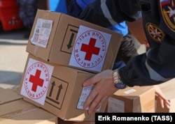 În Ucraina, Crucea Roșie este una dintre organizațiile care au ajutat refugiații să părăsească orașele asediate de ruși.