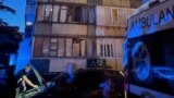 За даними Київської міської військової адміністрації, внаслідок падіння уламків ракет в Києві загинули троє людей, з них одна дитина