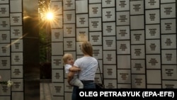 Мемориал погибшим во время оккупации Бучи российскими войсками 