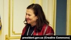 За словами посолки, важливо, що розслідування триває за підтримки влади