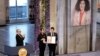 علی و کیانا رحمانی، فرزندان نرگس محمدی، فعال حقوق بشر زندانی ایرانی، جایزه صلح نوبل ۲۰۲۳ را به نمایندگی از مادرشان در تالار شهر اسلو، نروژ دریافت کردند