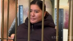 Махабат Тажибек кызы 2024-жылы тергөө абагында отурганда сабалганын айтып, сүрөттөрүн жарыялаган. Архик сүрөт.