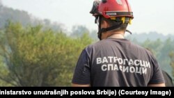 Vatrogasac na planini Vidlič na jugoistoku Srbije gde se danima gase požari, 27. avgust 2024. 