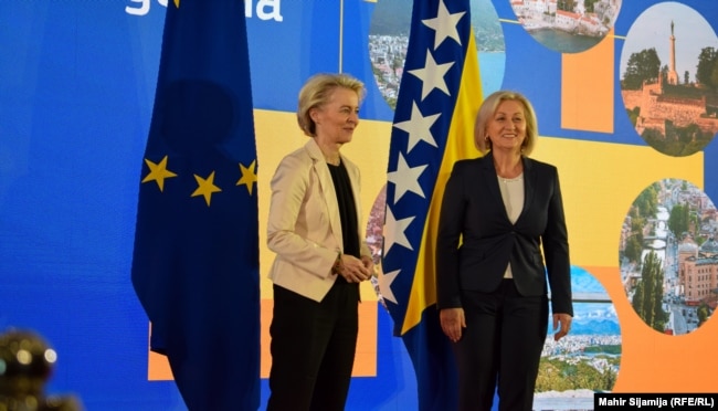 Predsjednica Evropske komisije Ursula von der Leyen i Borjana Krišto, predsjedavajuća Vijeća ministara Bosne i Hercegovine u Sarajevu, 1. novembra 2023. godine.