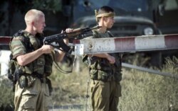 Российские солдаты в Чечне. Август 2003 года.