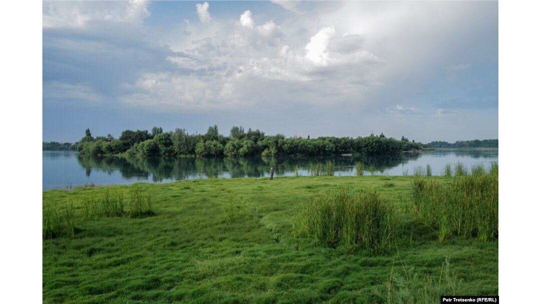 Râul Syr Darya River în regiunea Sughd din Tadjikistan.