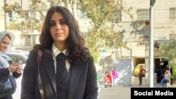 سپیده رشنو در دادگاه ماه گذشته خود بدون حجاب اجباری حاضر شده بود