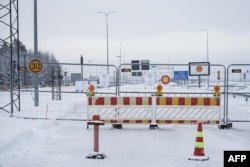 Зачинений фінський пропускний пункт «Ваалімаа» на кордоні з Росією. Фінляндія закрила кордон після «мігрантської атаки» на неї з боку Росії. Зараз кордон Фінляндії є вже кордоном НАТО