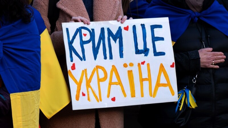 Ukrayınalılarnıñ ekseriyeti Qırımnı cenk yolunen azat etüv ıntıluvına qoltuta – sorav